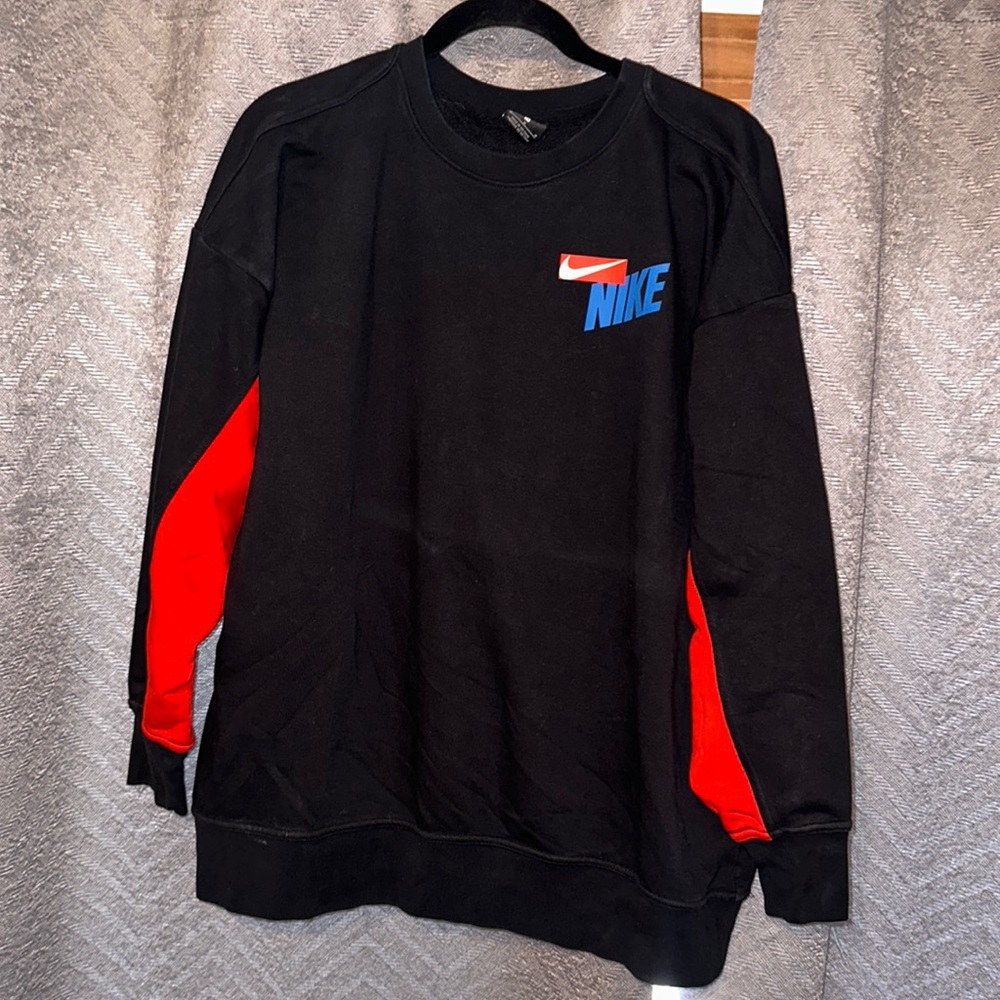 Nike dri fit women’s sweatshirt size medium